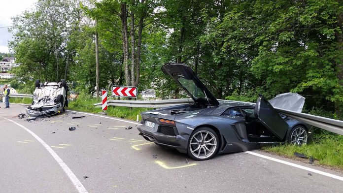 Lamborghini Aventador crashes in Germany
