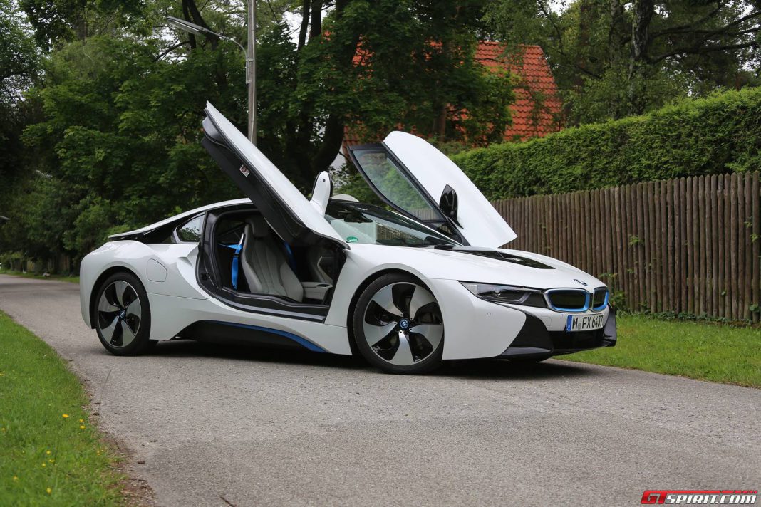BMW i8 side view doors up