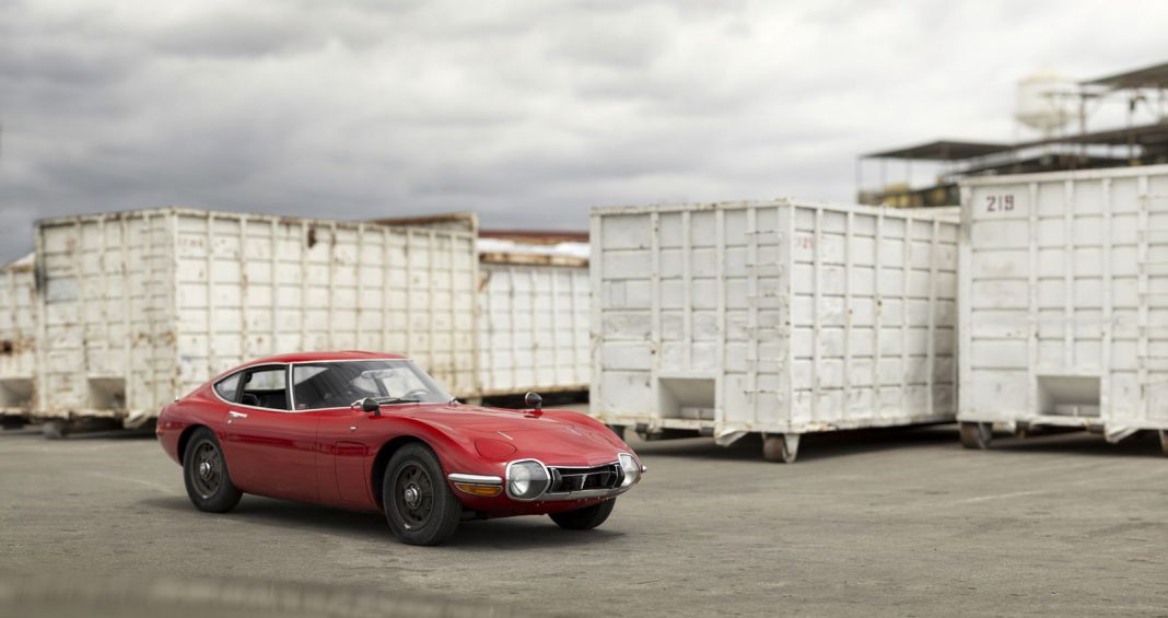 Toyota 2000GT auction fronot