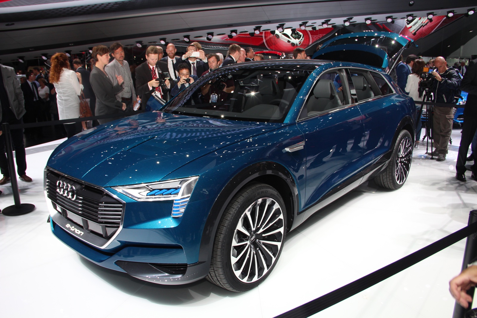 Audi e-tron Quattro Concept front