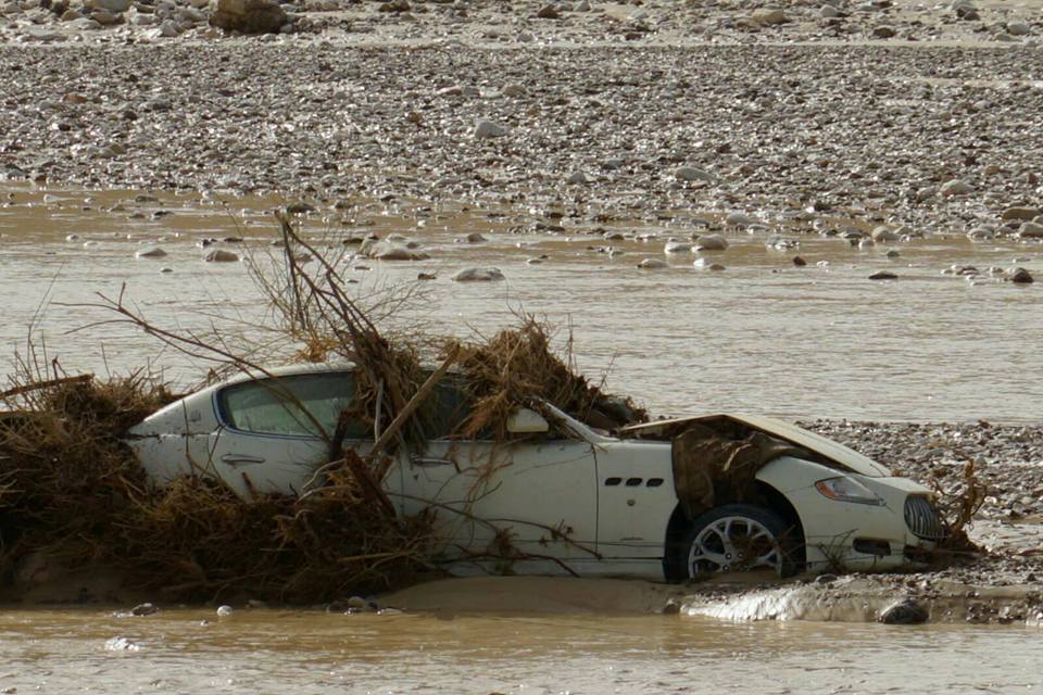 Maserati Quattroporte in river