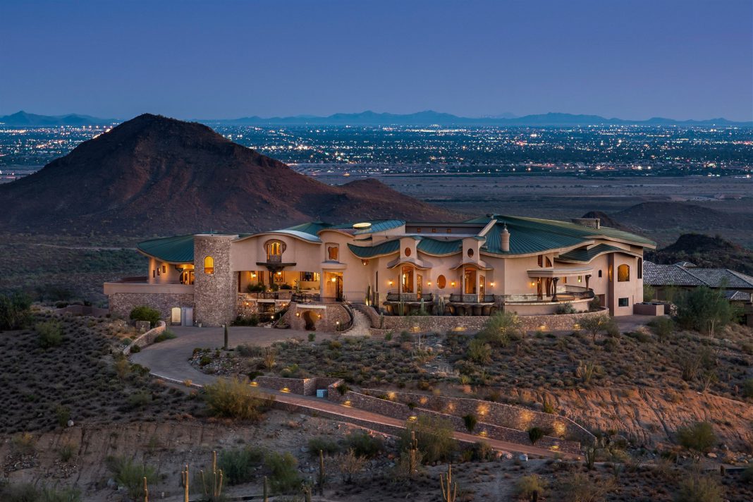Arizona desert estate for sale outside