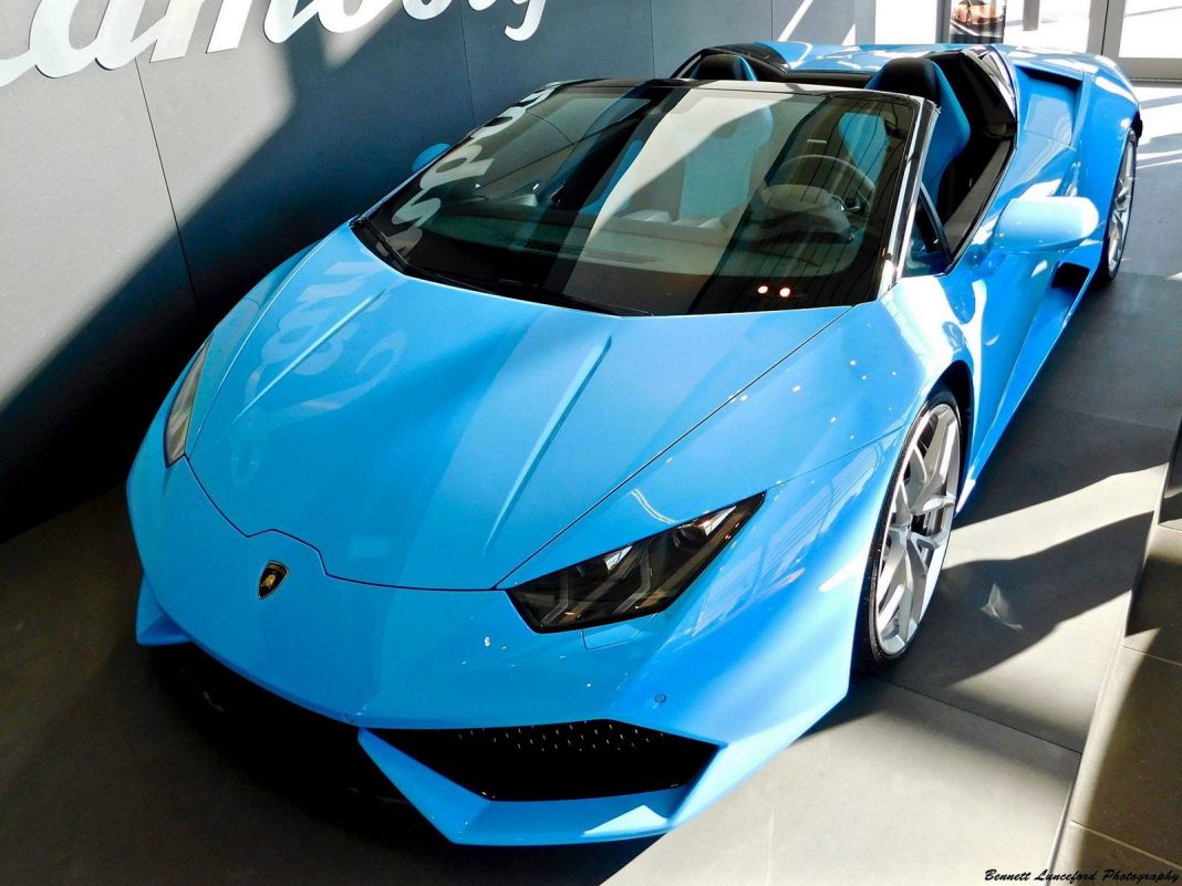 Blue Lamborghini Huracan Spyder