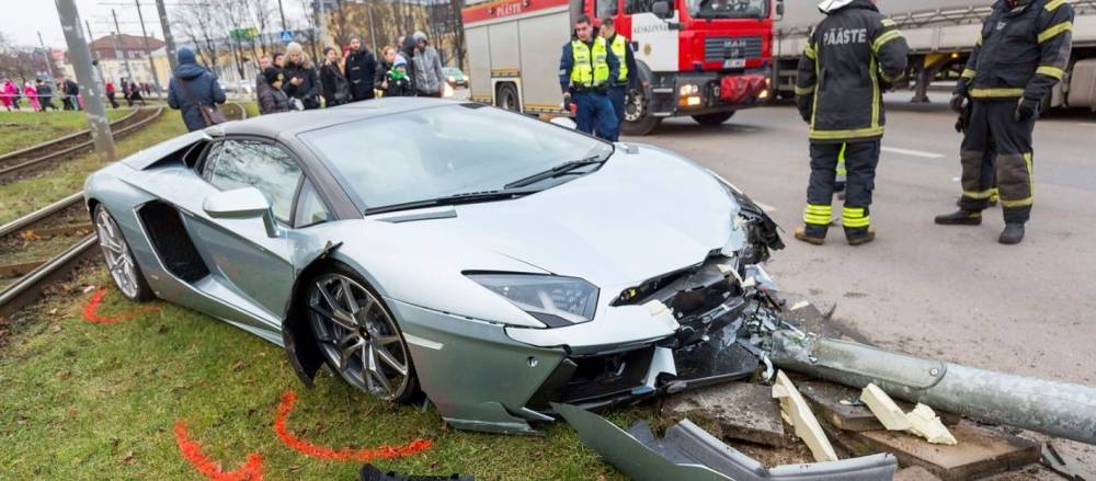 Lamborghini Aventador crash in Estonia