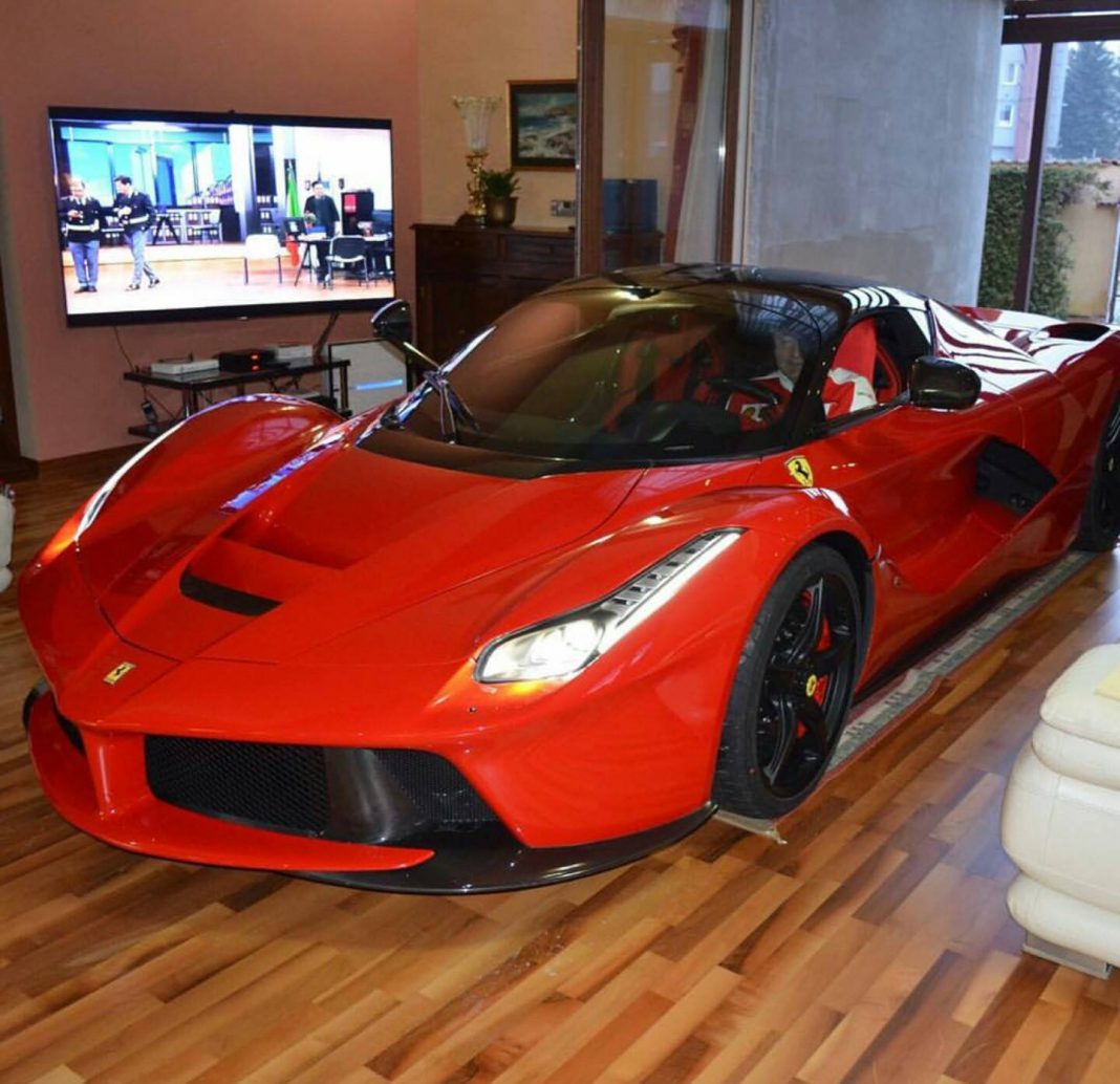 Ferrari LaFerrari living room