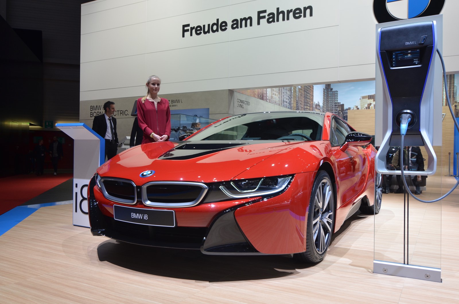 BMW i8 Protonic Red Edition1