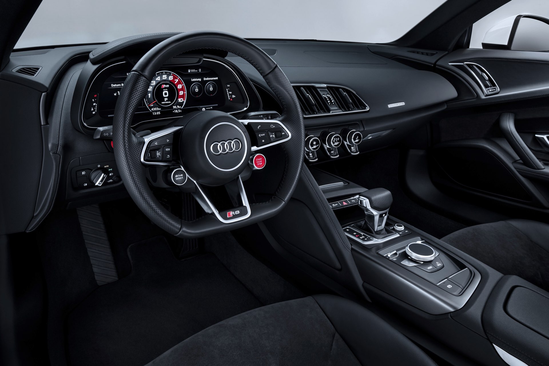 Audi R8 V10 RWS Interior