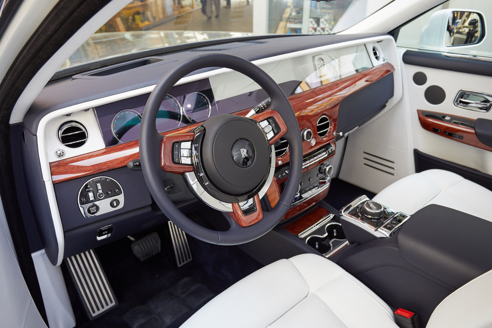 Rolls Royce Phantom Viii Review Gtspirit