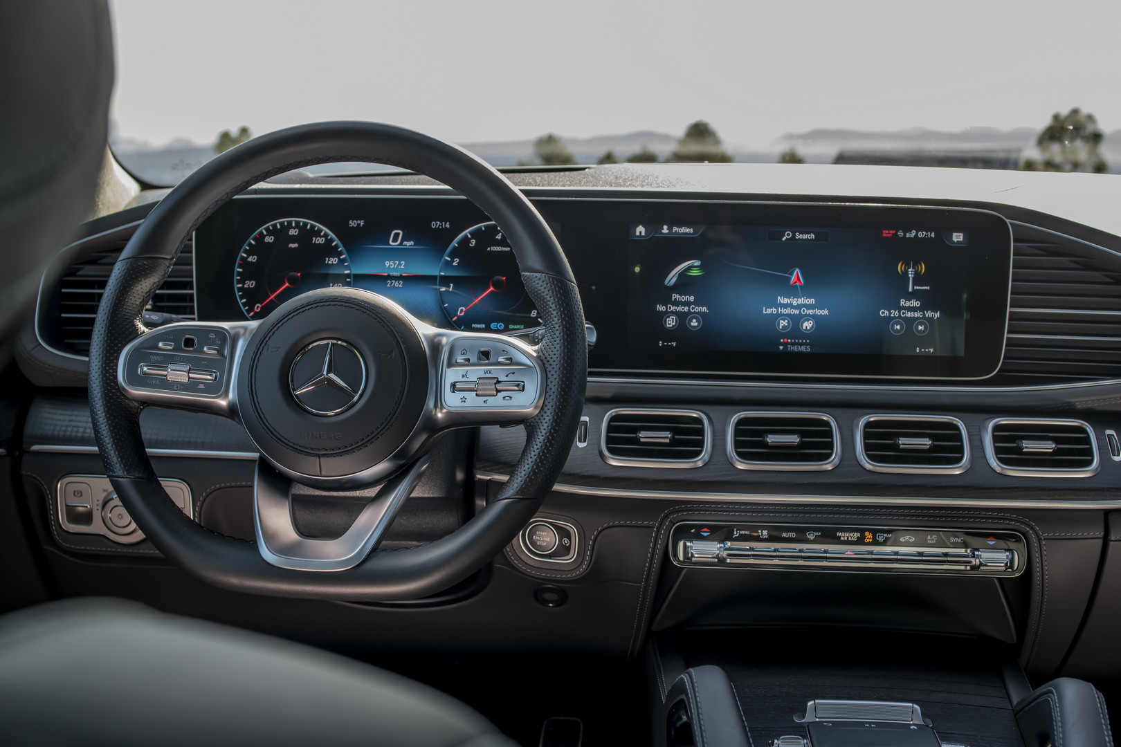 2020 Mercedes-Benz GLS Screens