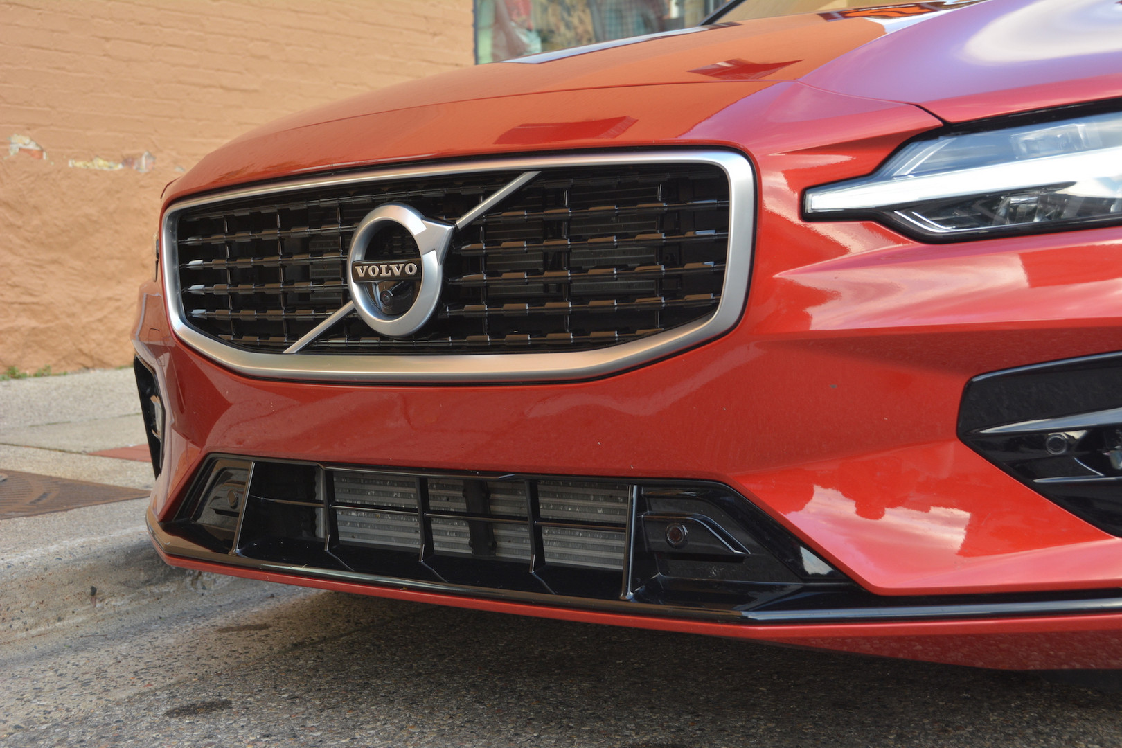 2019 Volvo Grille
