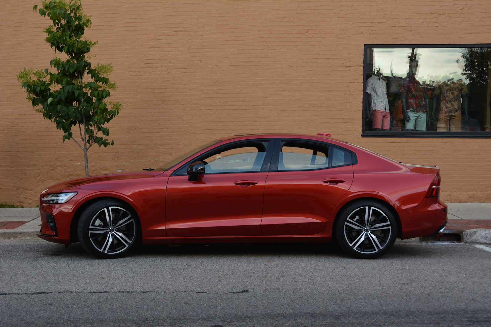 2019 Volvo S60 Side View