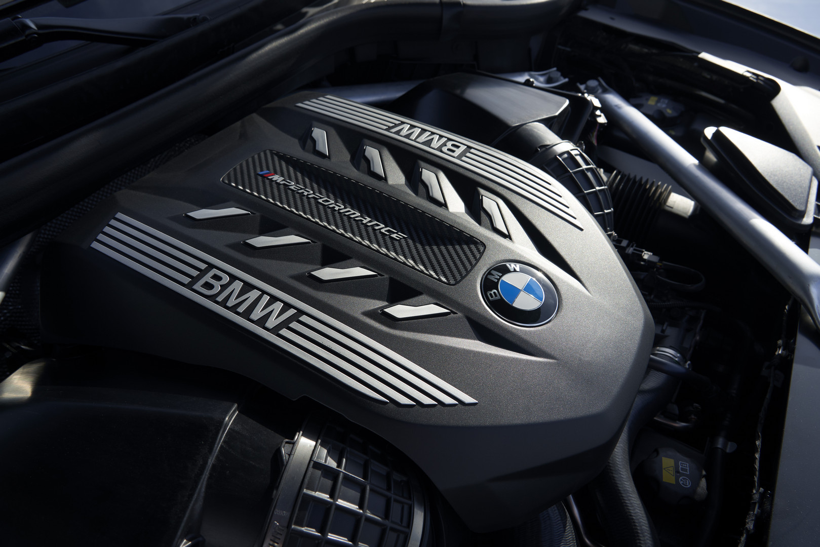 BMW X6 M50i Engine