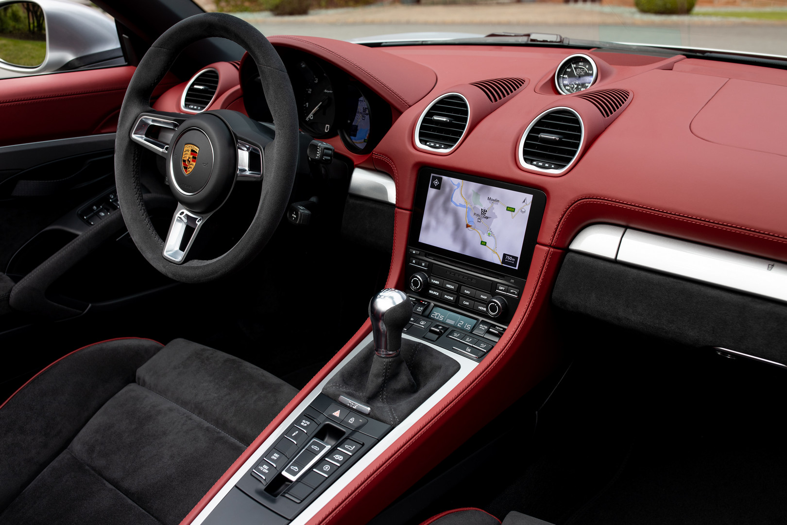 Porsche 718 Spyder Interior