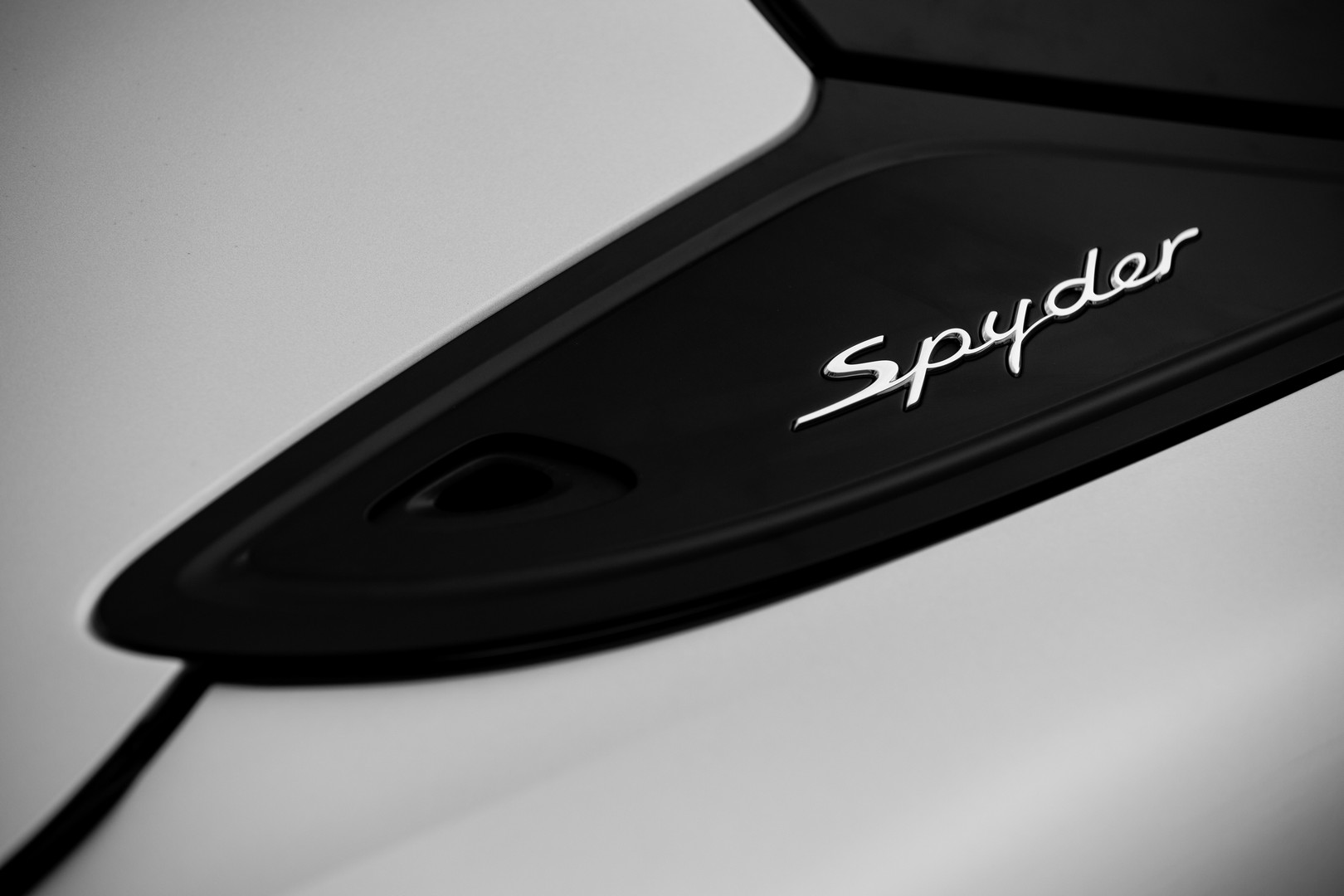 Porsche 718 Spyder Logo