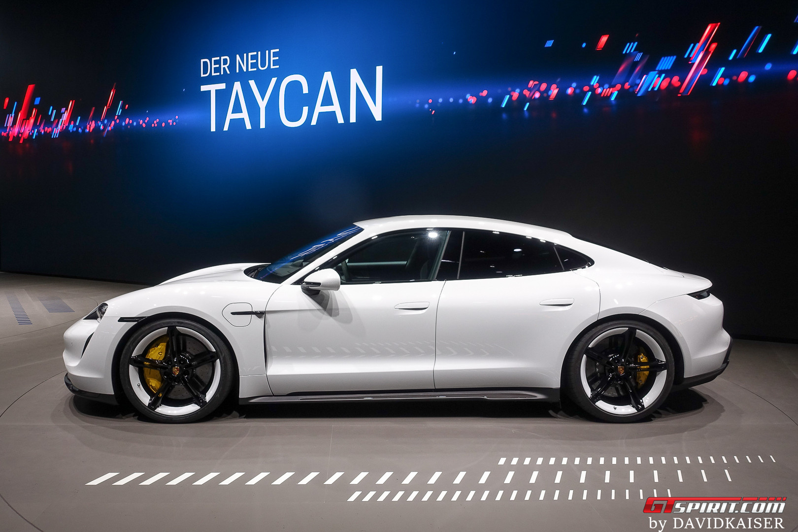 Porsche Taycan Turbo S Side
