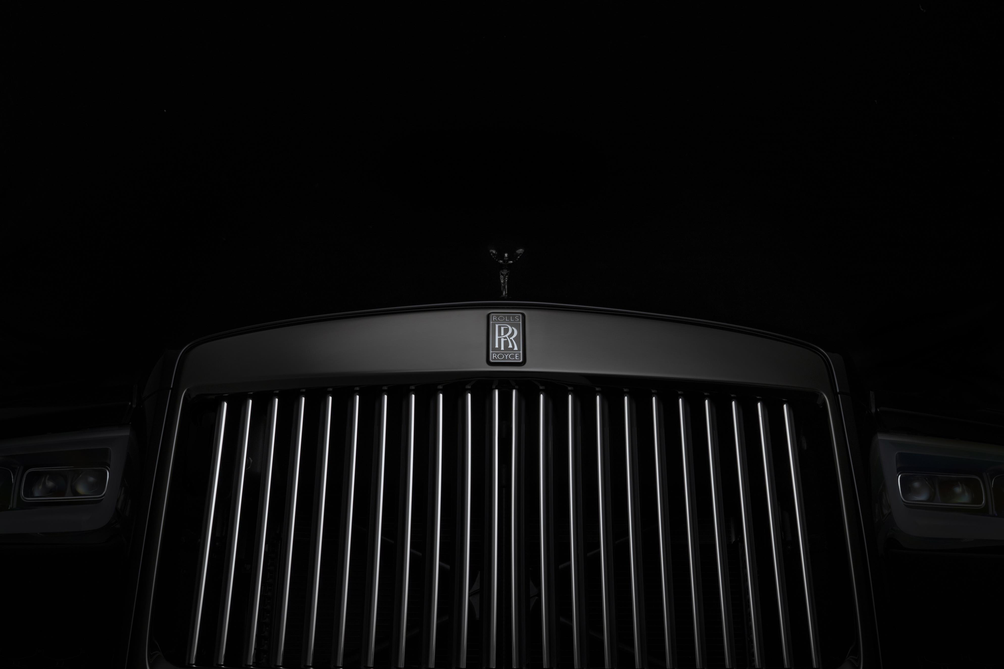 Rolls-Royce Cullinan Black Badge Grille
