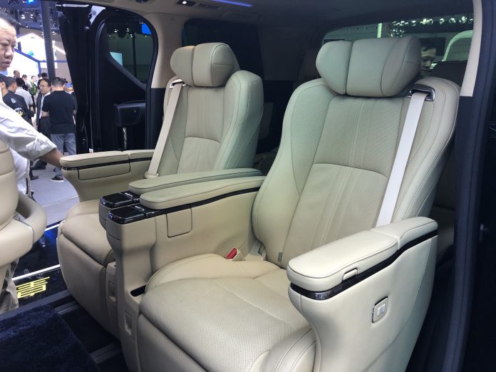 Toyota-Vellfire-rear-seats-at-the-Guangz