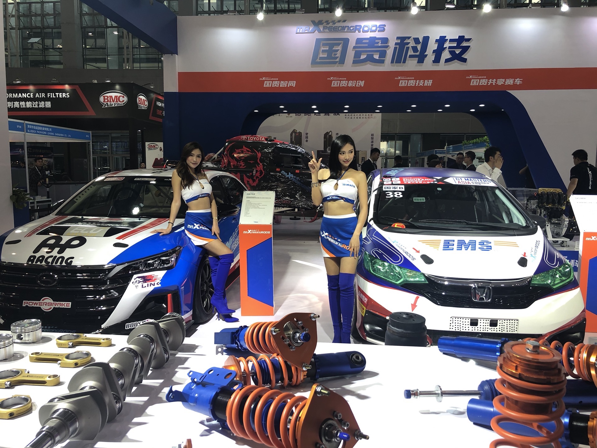 Tuning-girls-at-Guangzhou-Auto-Show-2019