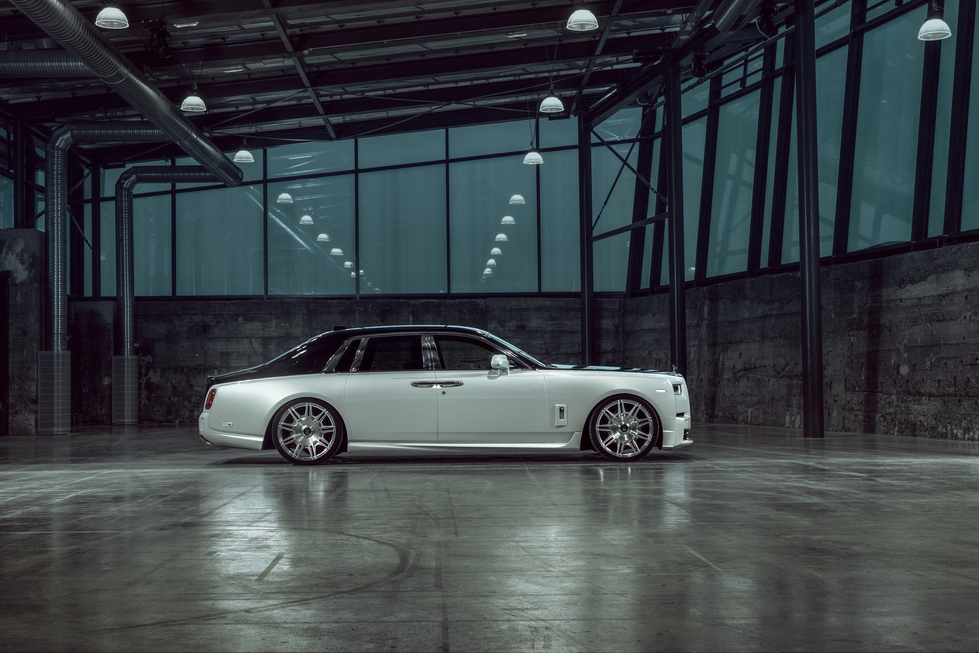 Rolls-Royce Phantom 8 Side