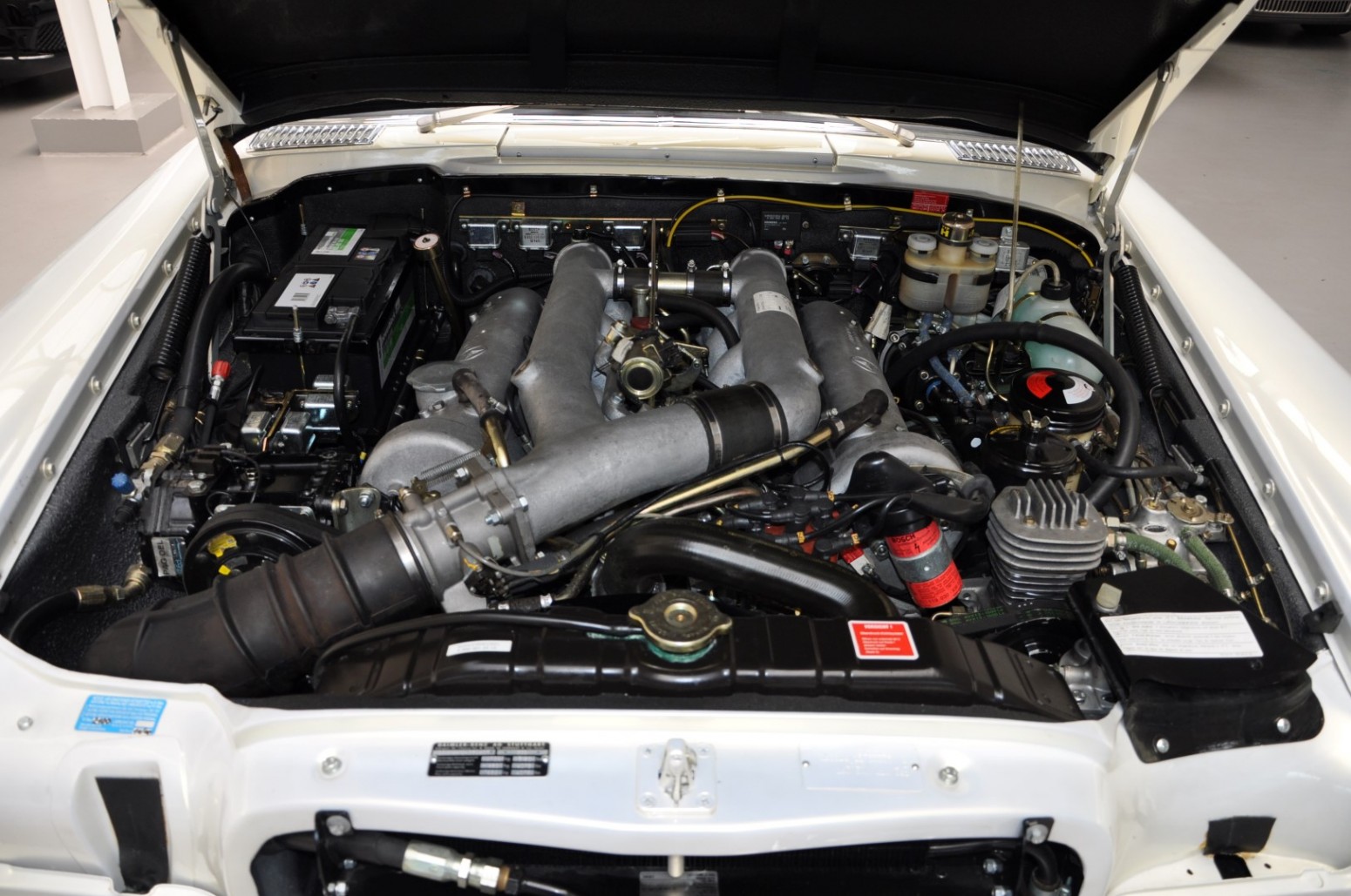 Mercedes-Benz 600 Pullman engine