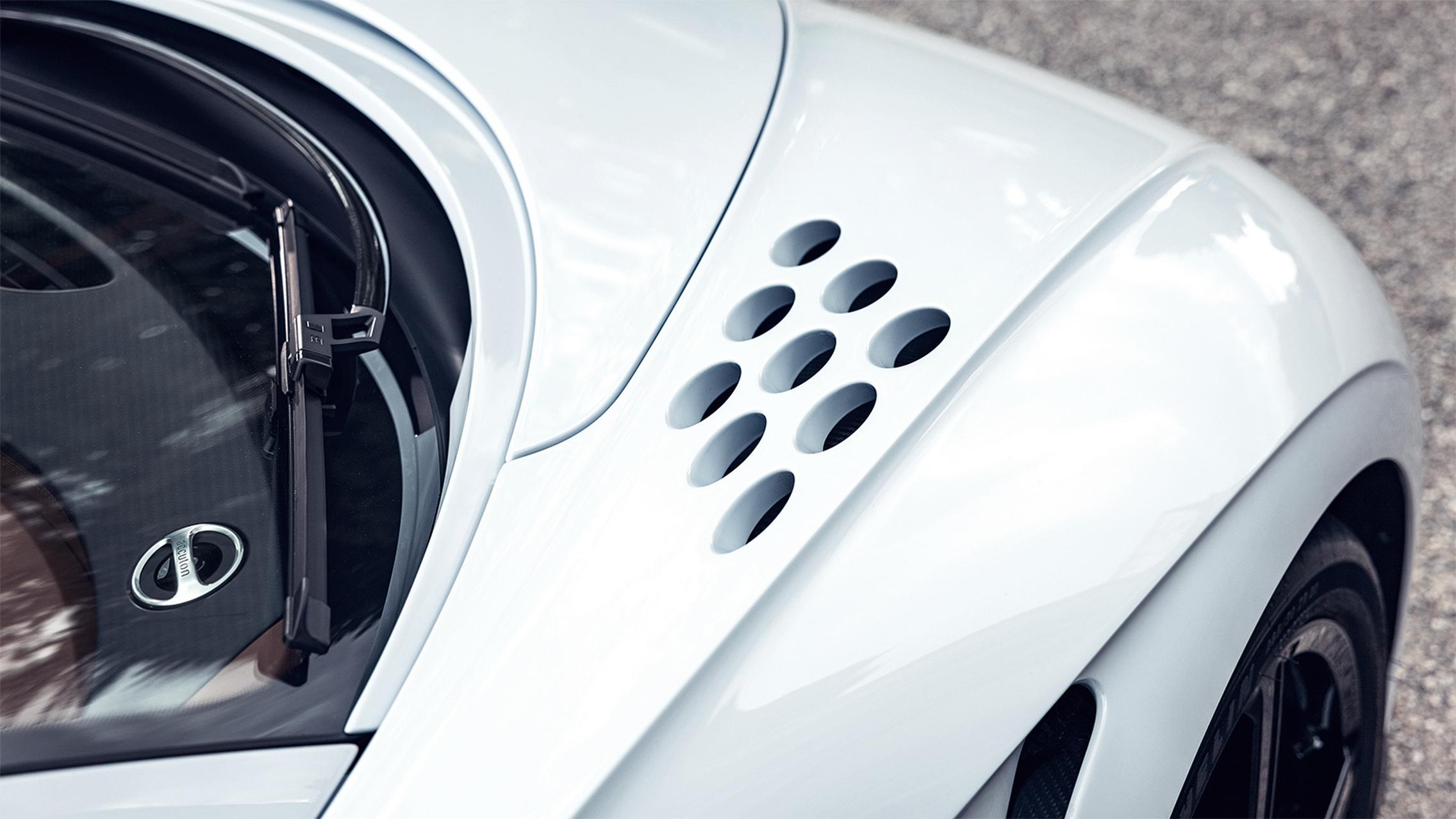 Bugatti Chiron Super Sport exhaust holes