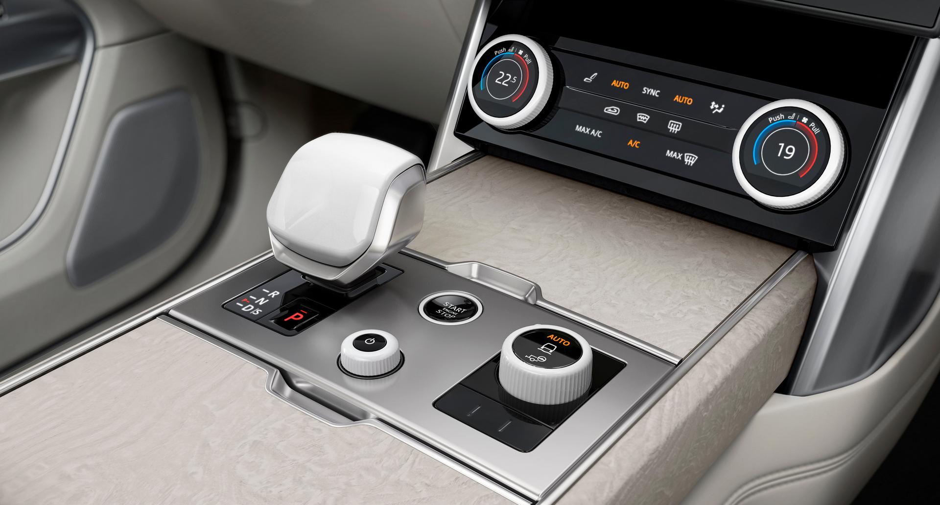 2022 Range Rover center console
