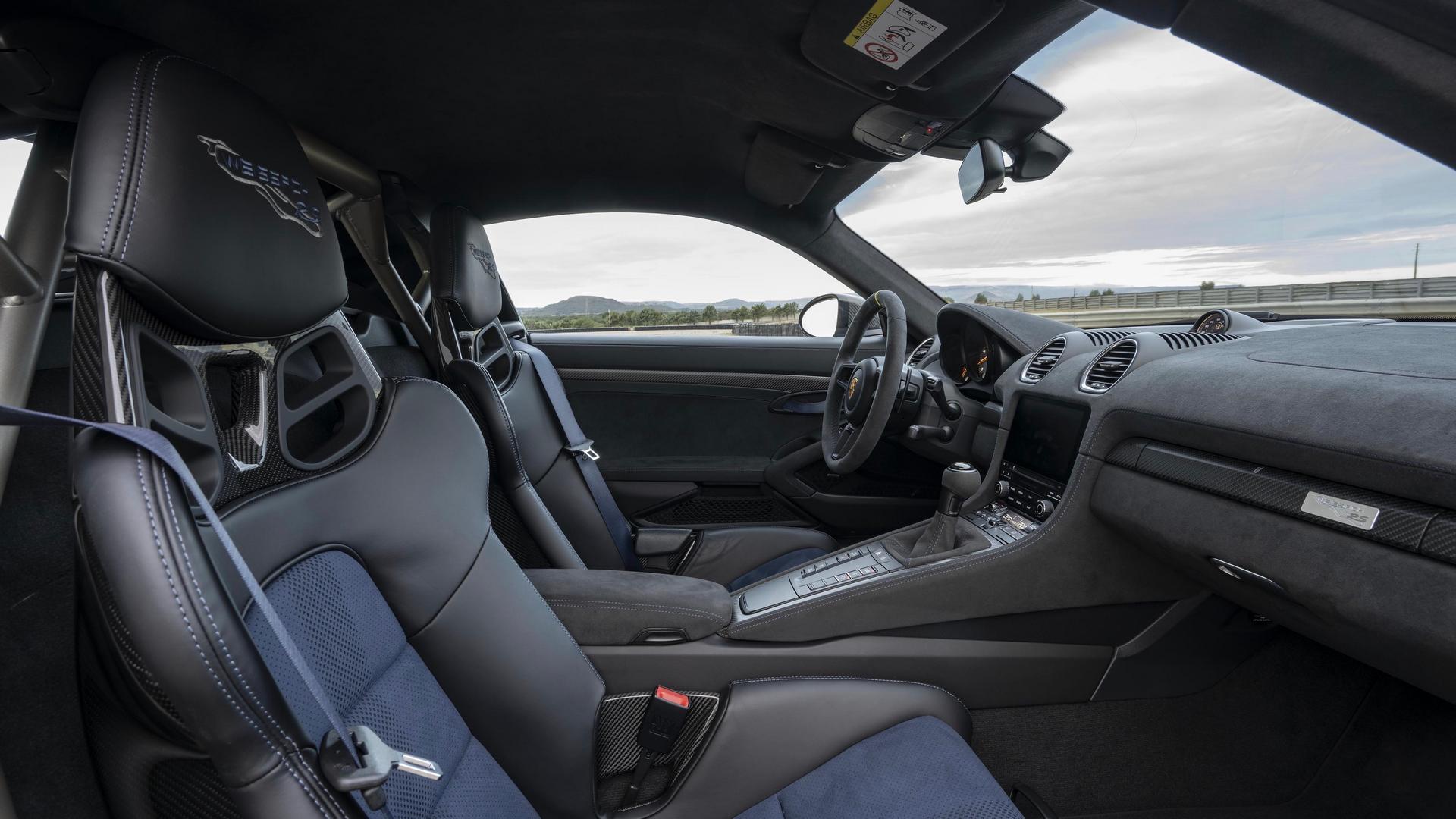 Cayman GT4 RS seats