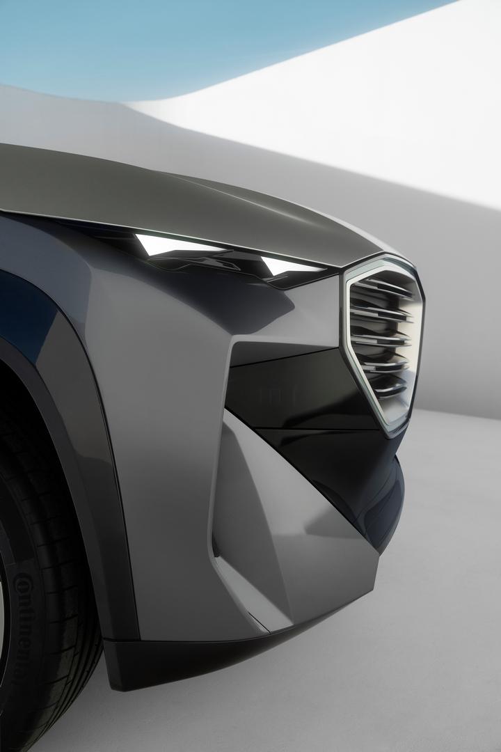 2022 BMW XM headlights