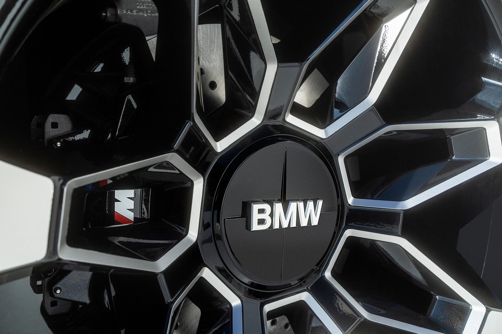 2022 BMW XM wheels