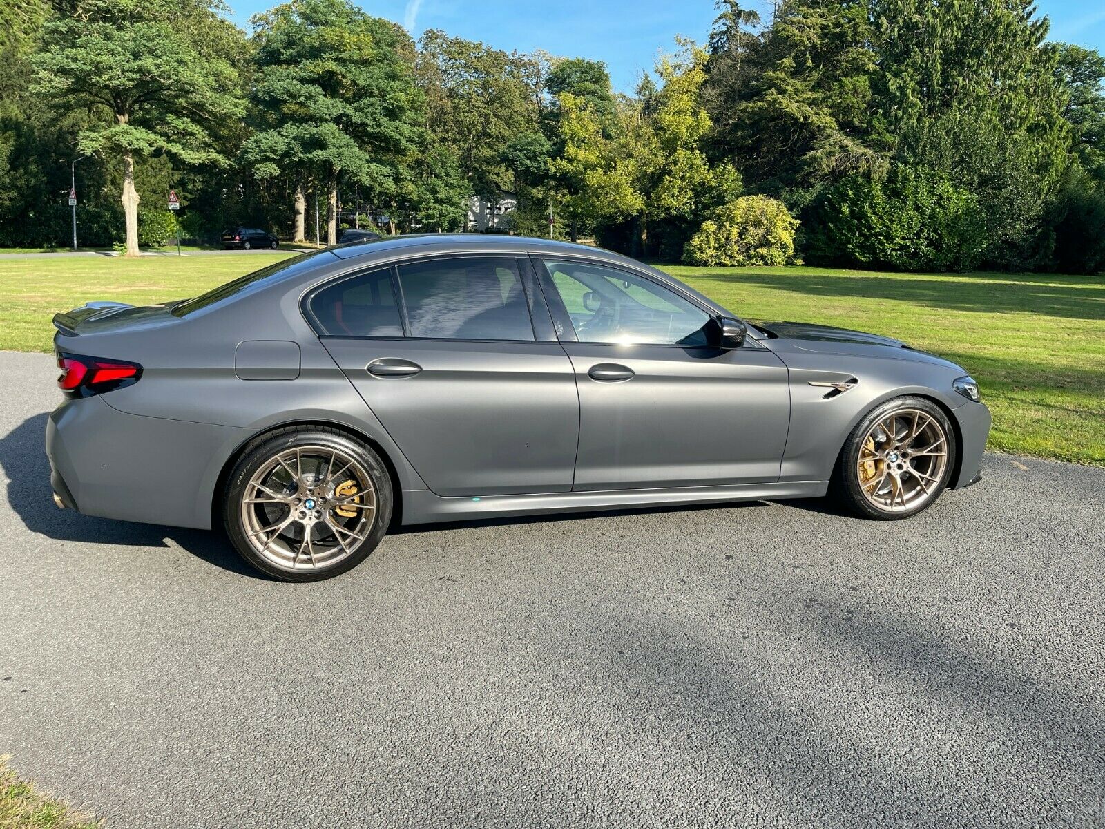 BMW M5 CS side