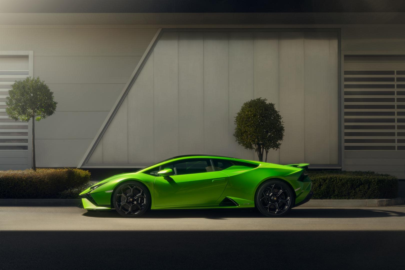 Lamborghini Huracan Technica side
