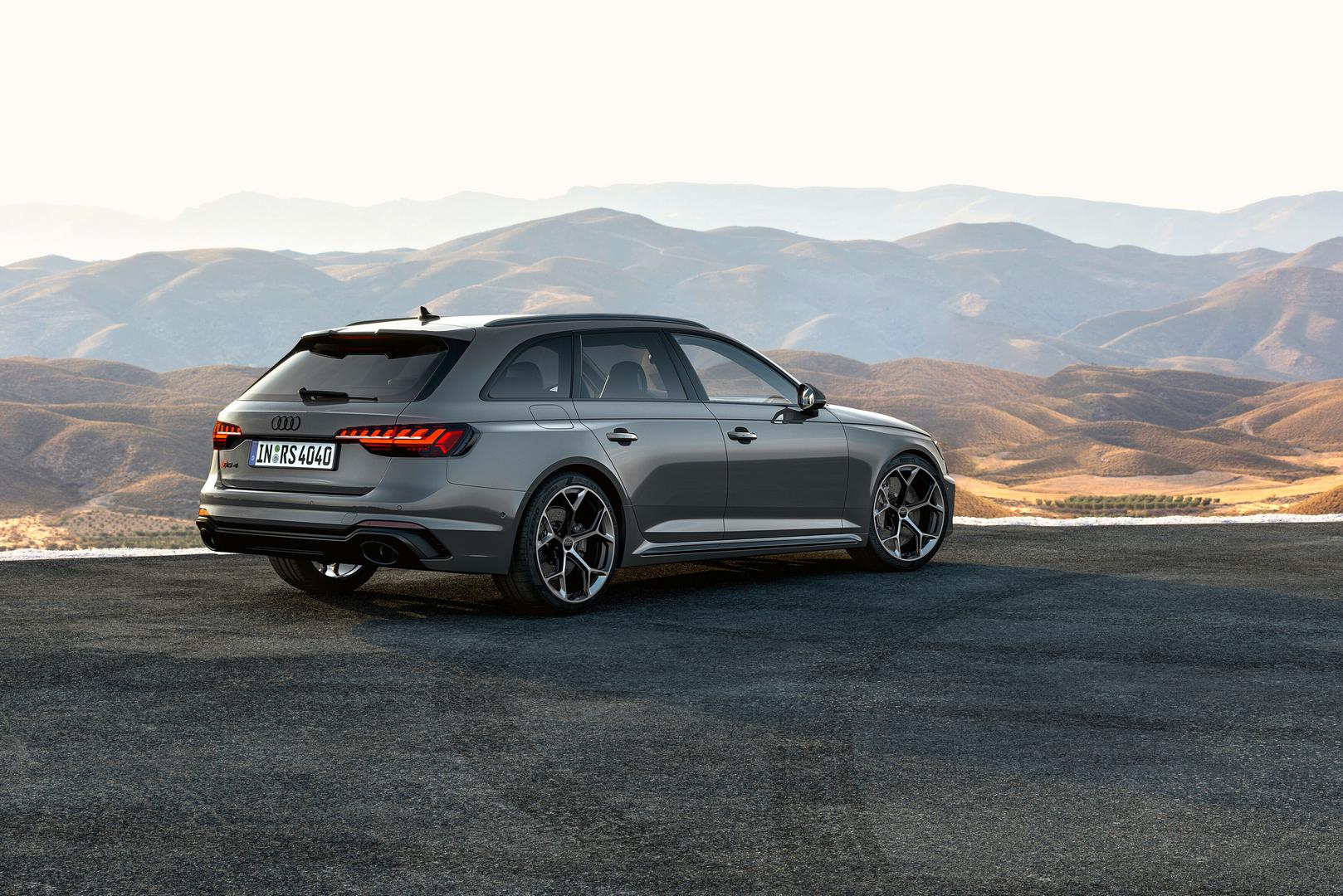 2022 Audi RS4 Avant rear