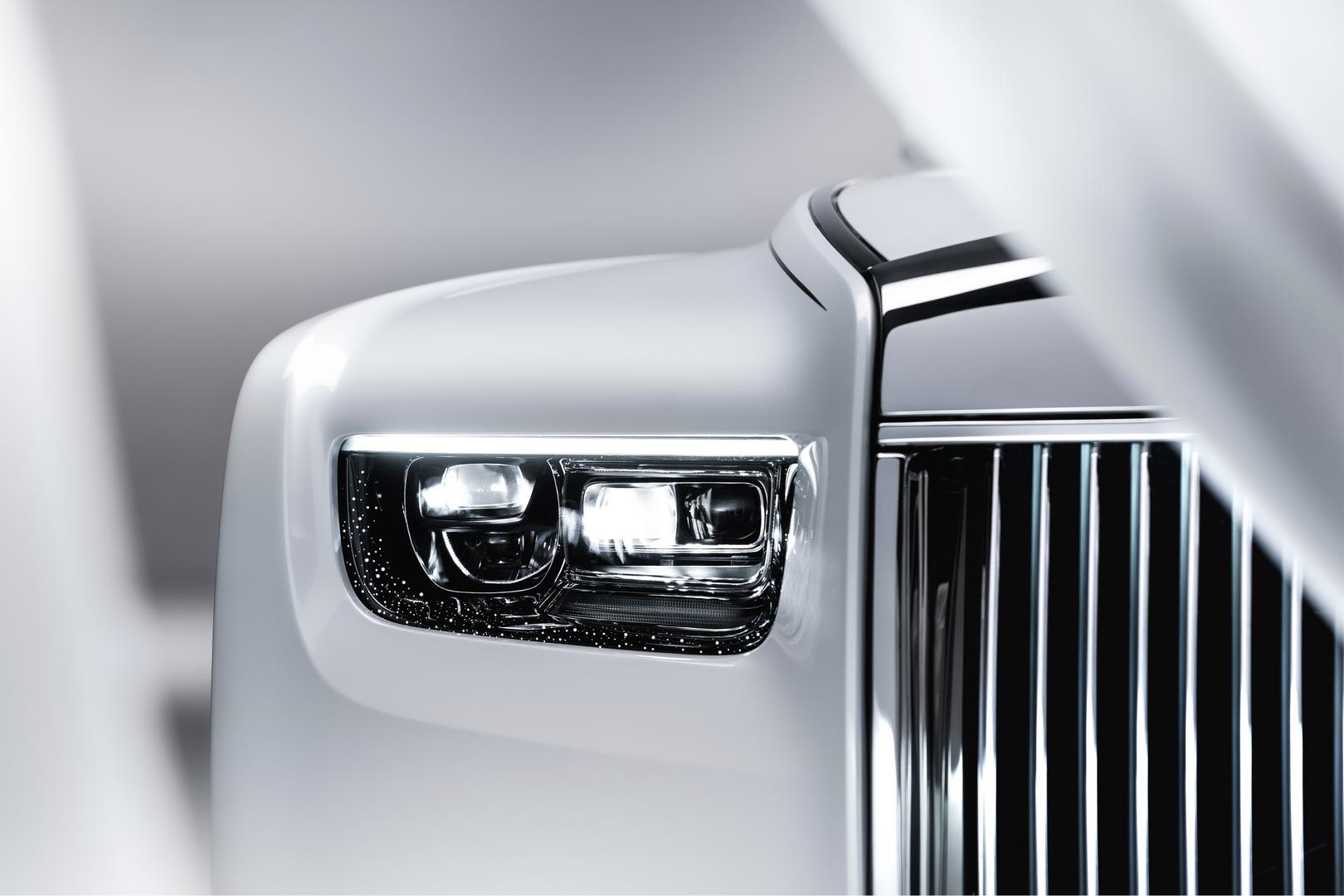 Rolls-Royce Phantom 8 headlight