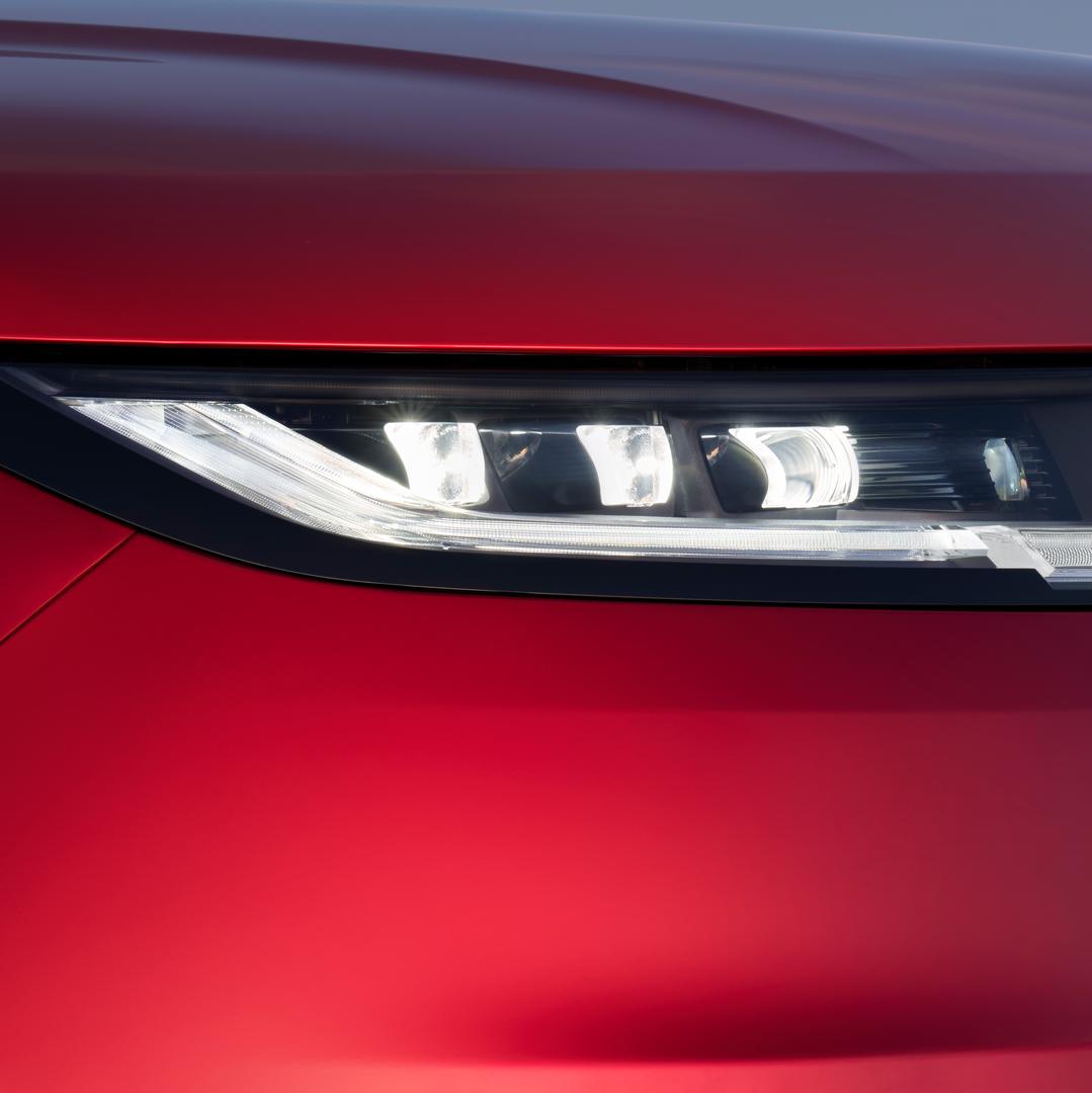 2023 Range Rover Sport headlight