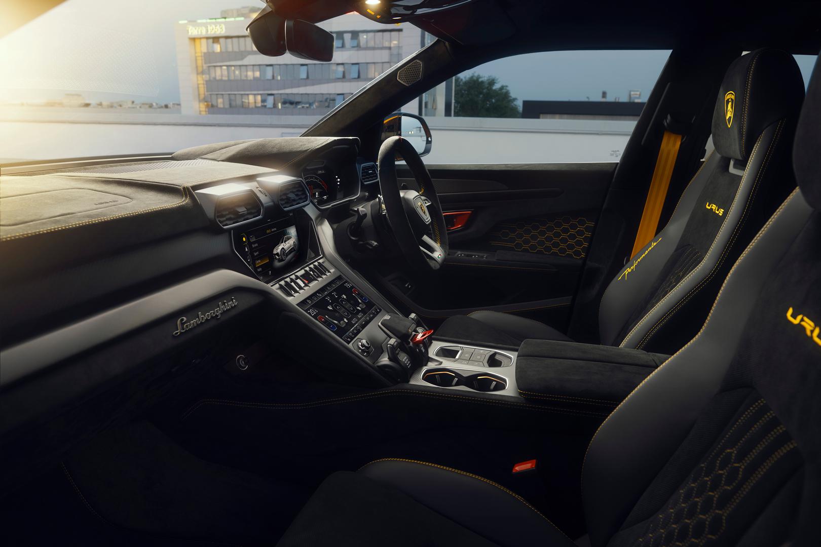 2023 Lamborghini Urus Performante interior
