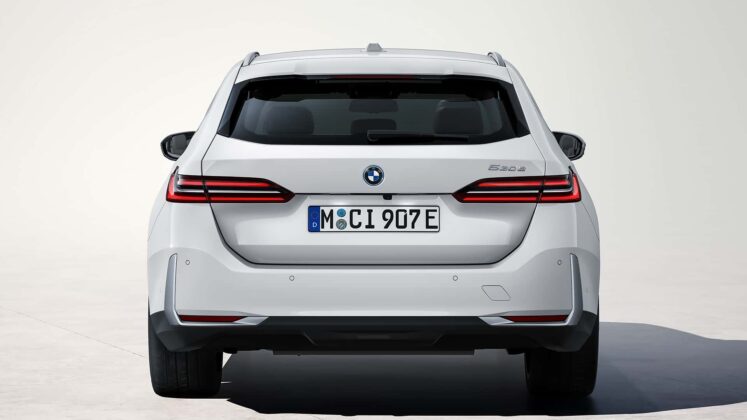 bmw 530e touring 2024 5