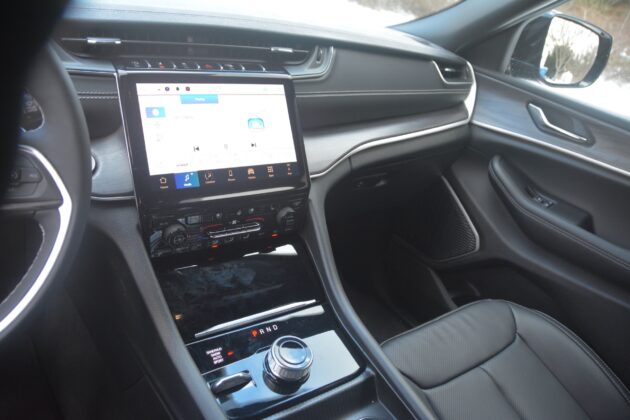 GTspirit JeepGC Interior 10