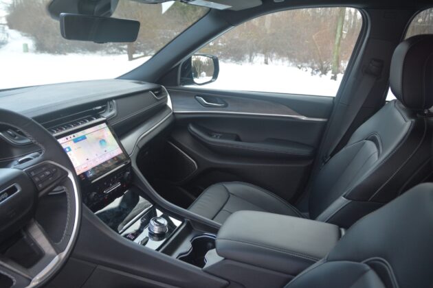 GTspirit JeepGC Interior 9