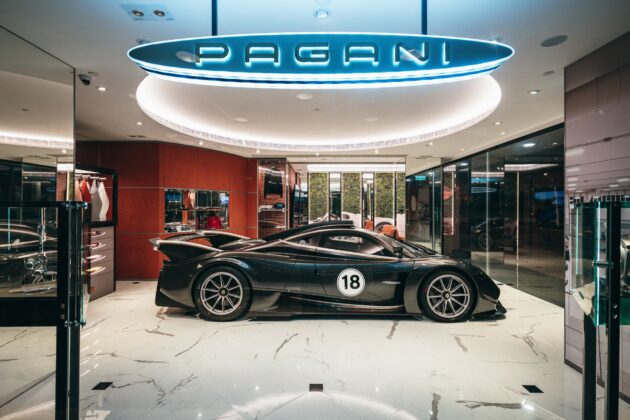 GTspirit DancingDealer 26