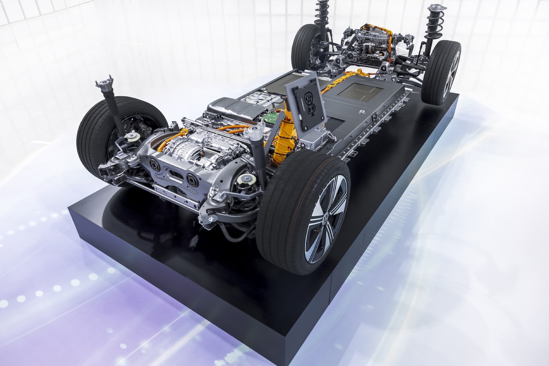 The Choice Dilemma: New Mercedes Platform MMA. Electric & Hybrid