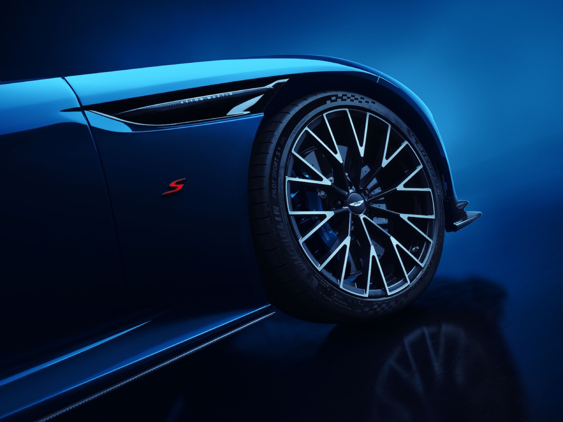 GTspirit DB12S 15