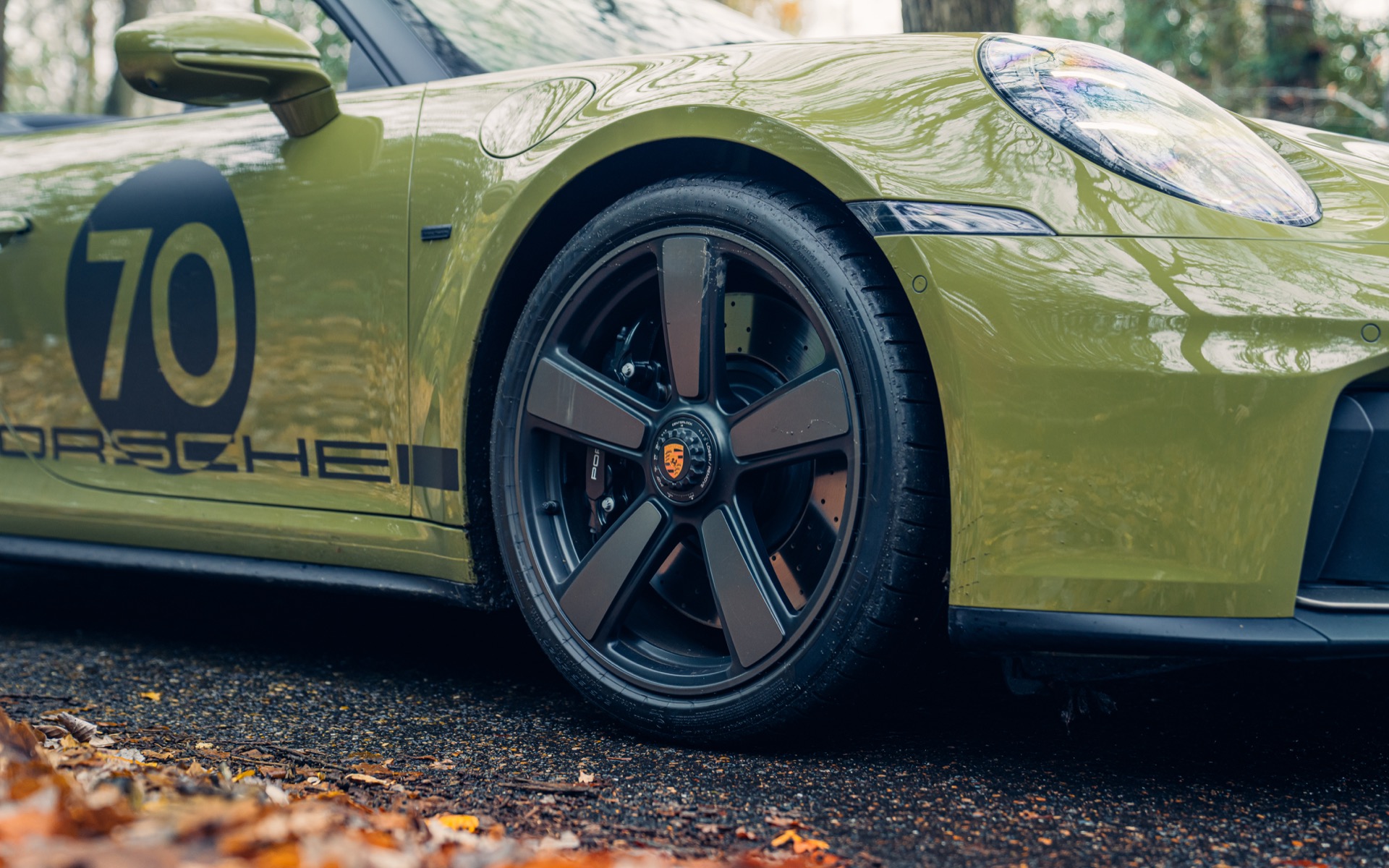 Pirelli P Zero R on the 992.2 Porsche 911 Spirit 70: the right