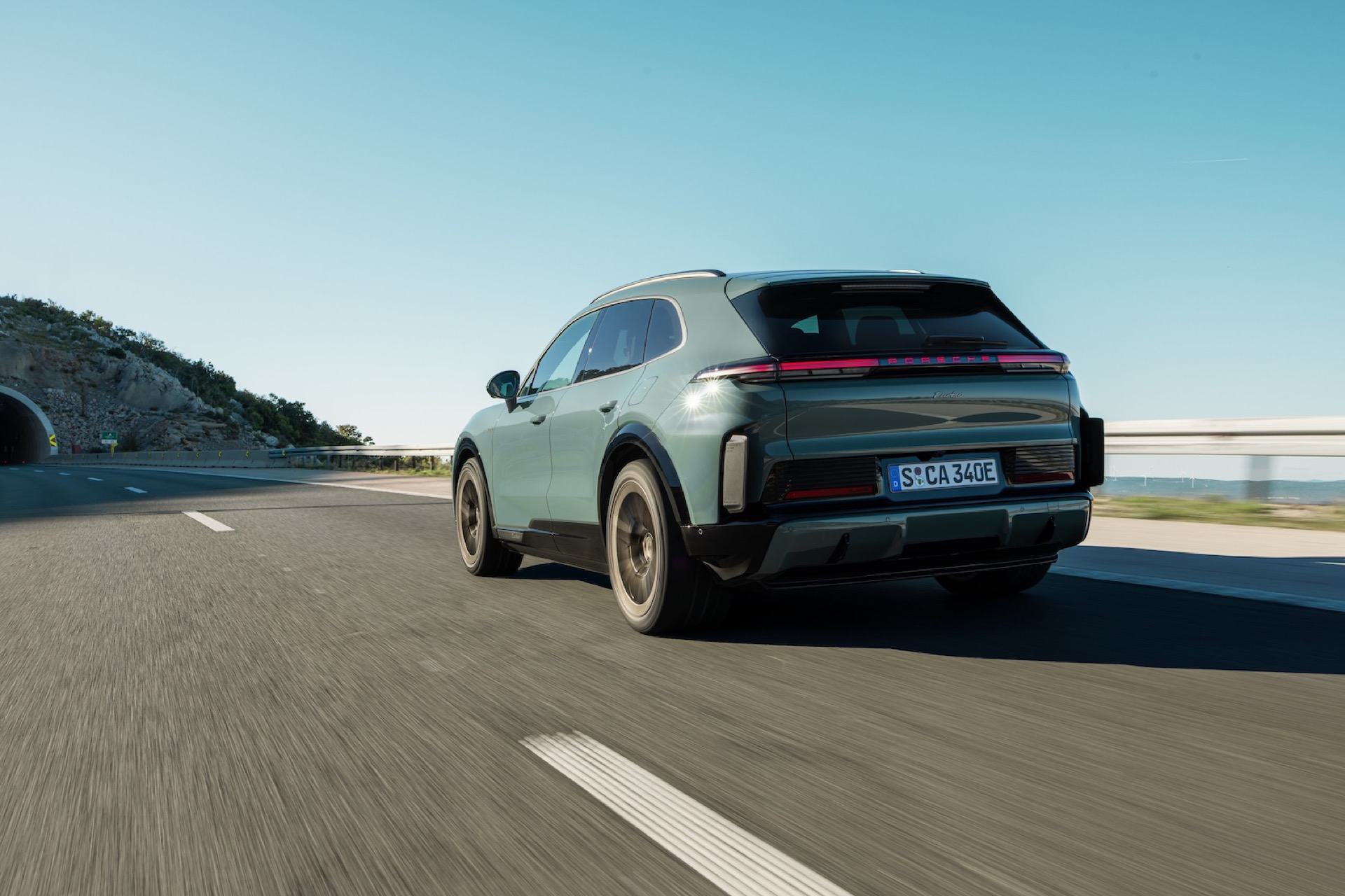 Porsche Cayenne Electric 2027 11