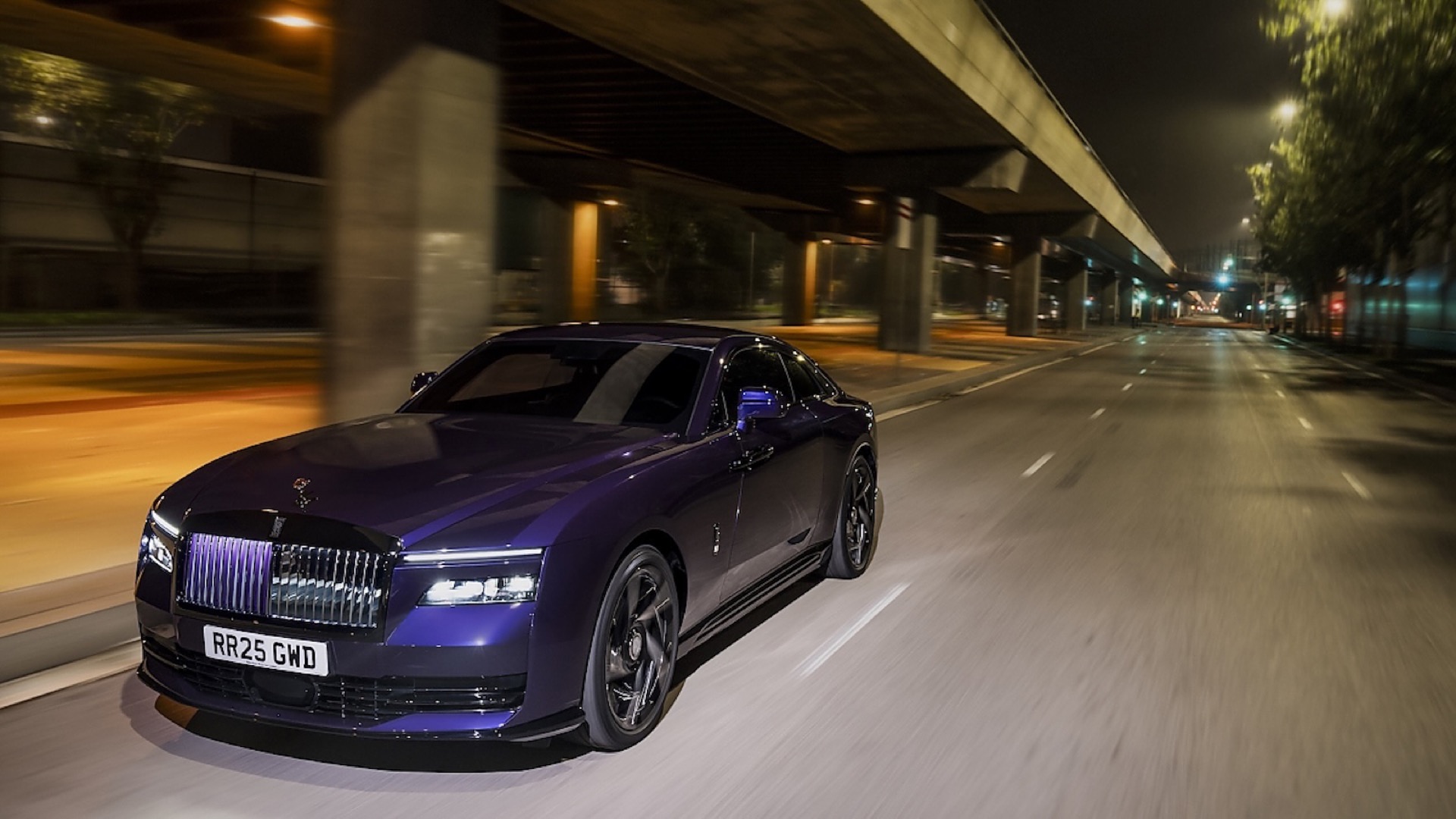 Technology: Power hybrids push electric models into the background 19 Rolls Royce Spectre 2