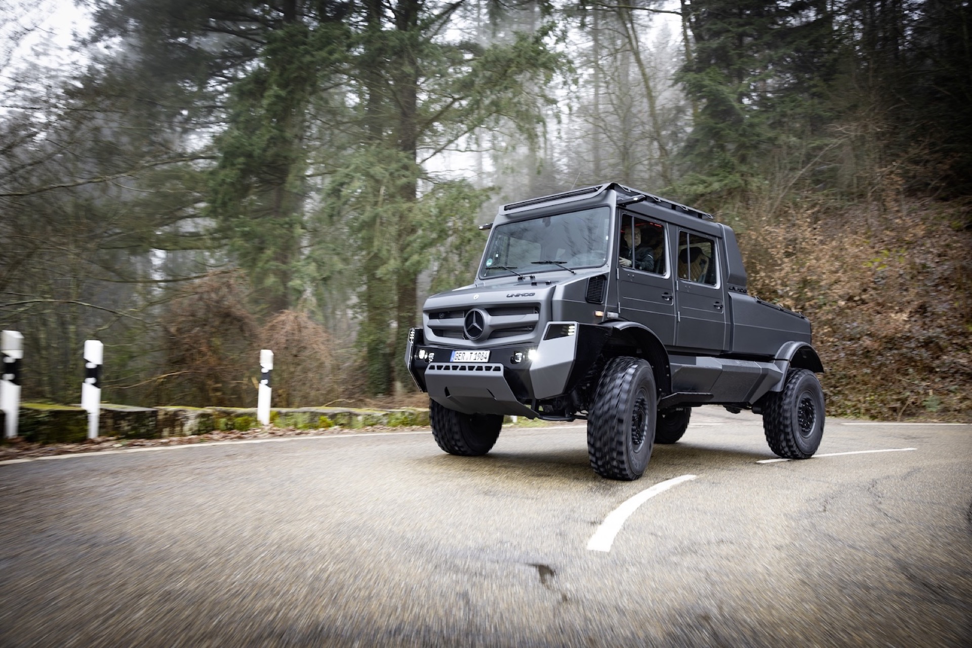 Hellgeth Mercedes Unimog 4030 4x4: When the G-Class is no longer enough 20 Unimog 4030 Luxus 13