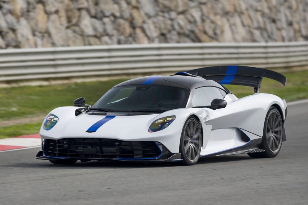 Aston Martin Valhalla 3