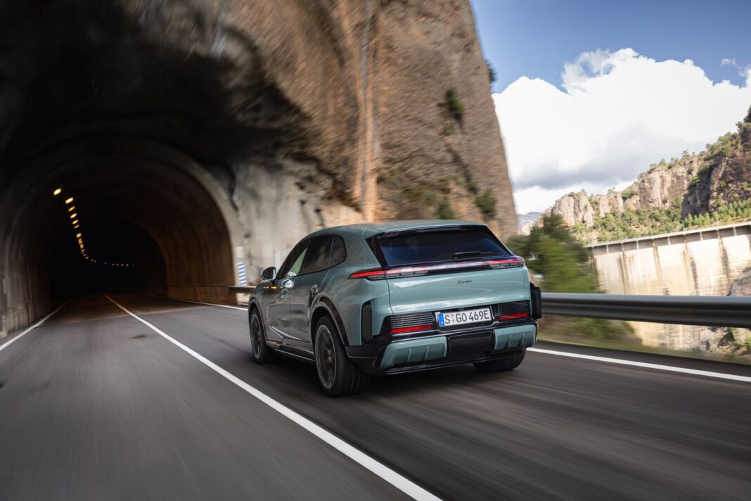 Porsche Cayenne Turbo Electric 16